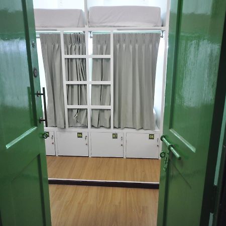 Hostel Latha Янгон Екстер'єр фото
