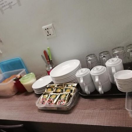 Hostel Latha Янгон Екстер'єр фото