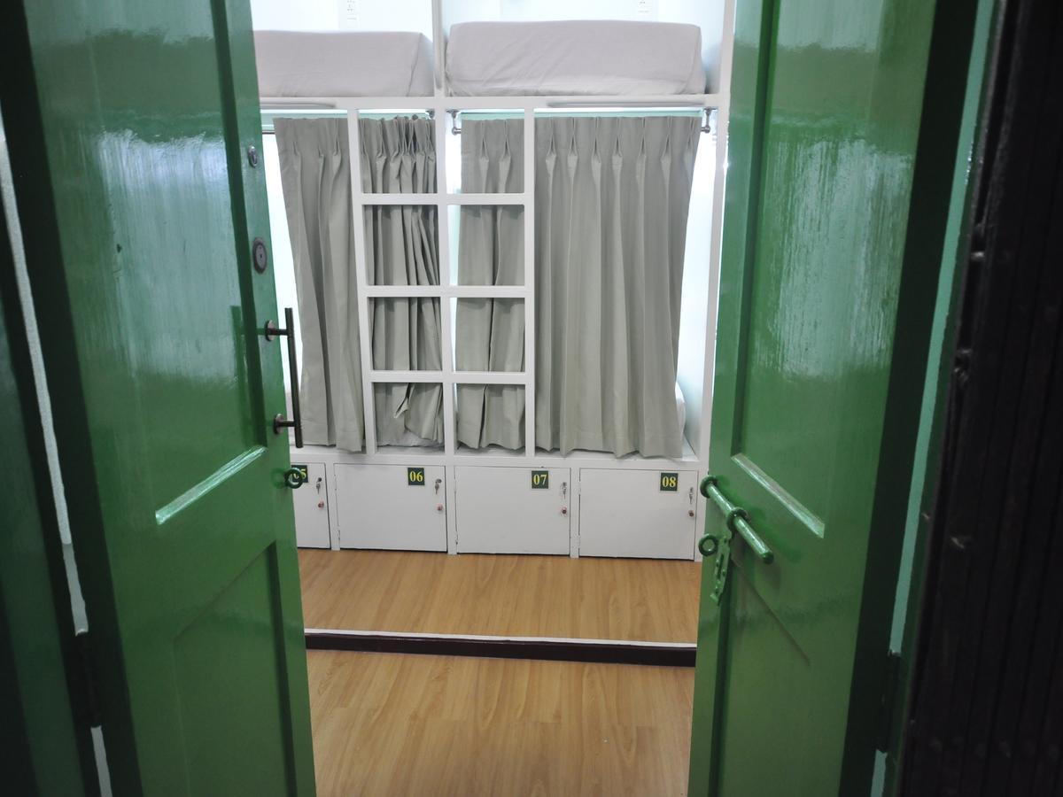 Hostel Latha Янгон Екстер'єр фото