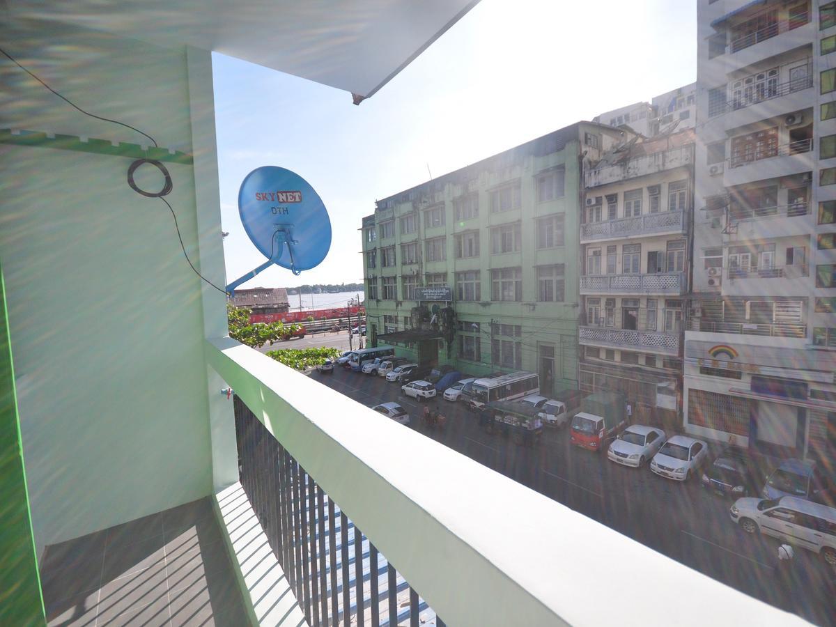 Hostel Latha Янгон Екстер'єр фото