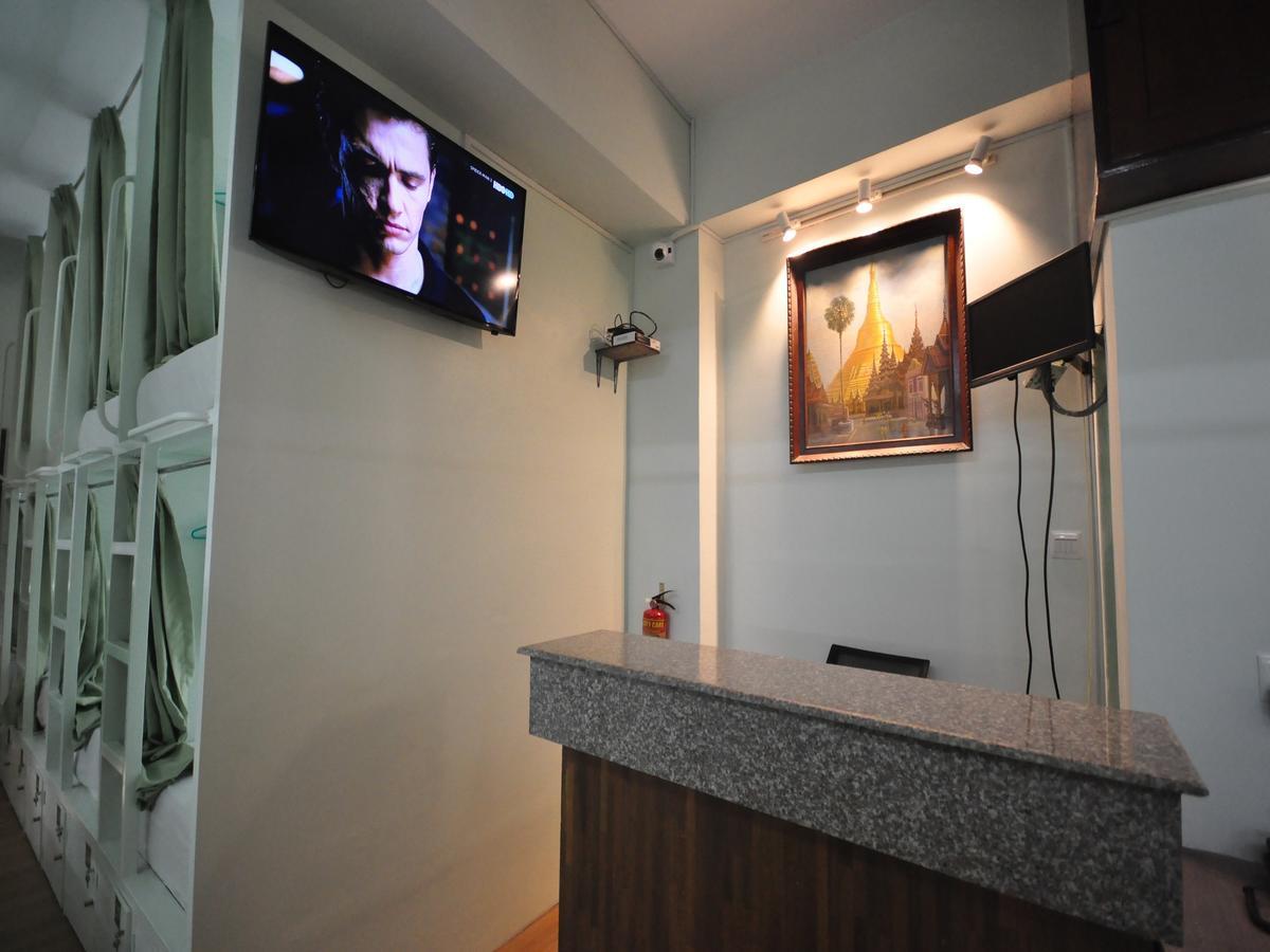 Hostel Latha Янгон Екстер'єр фото