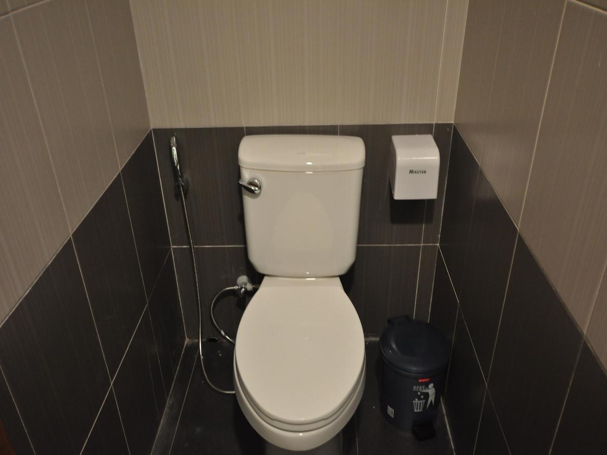 Hostel Latha Янгон Екстер'єр фото