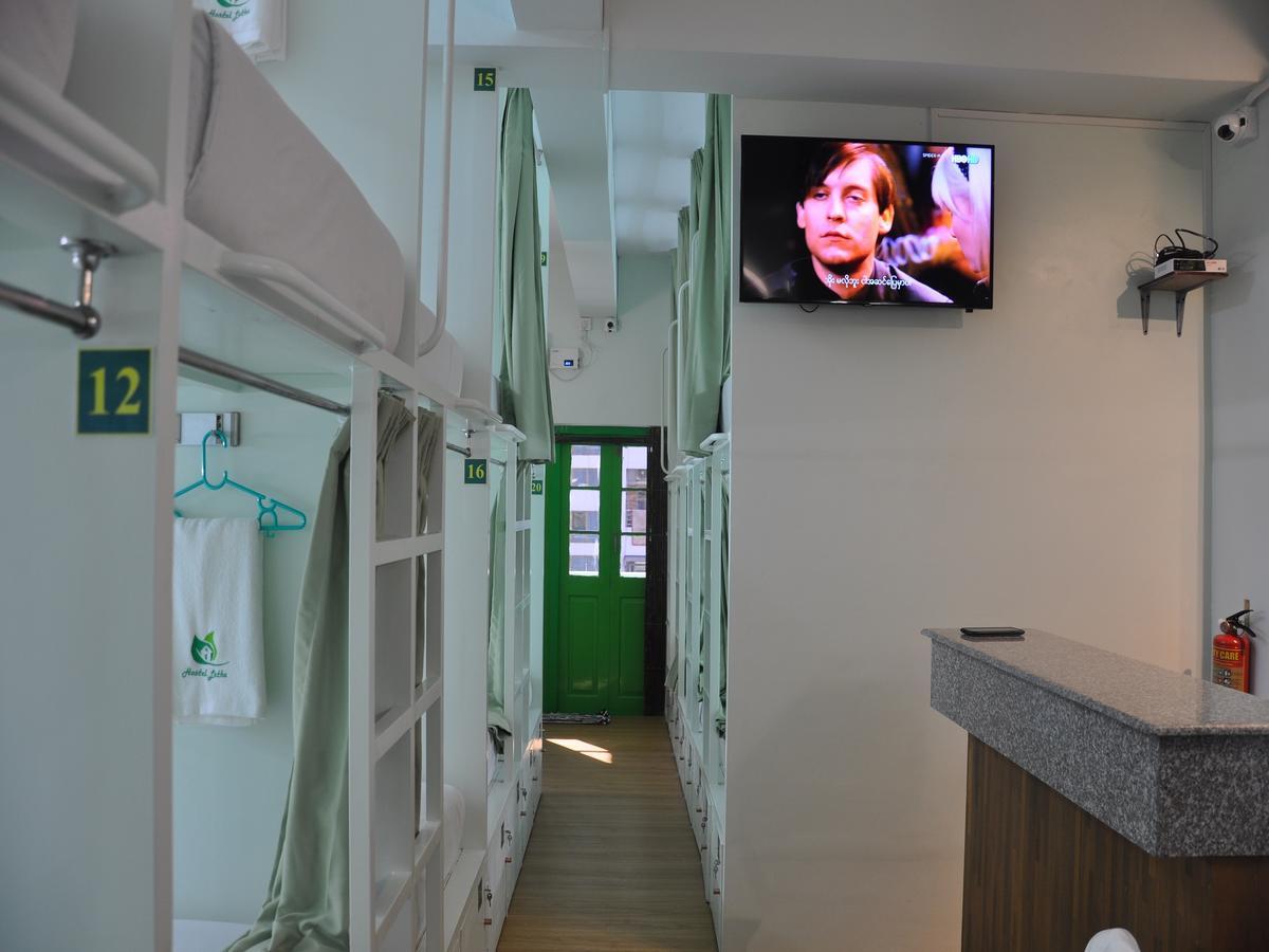 Hostel Latha Янгон Екстер'єр фото