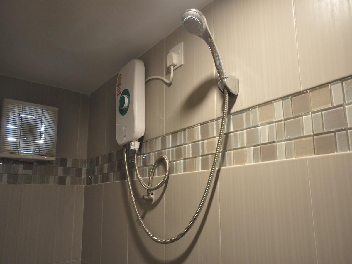 Hostel Latha Янгон Екстер'єр фото