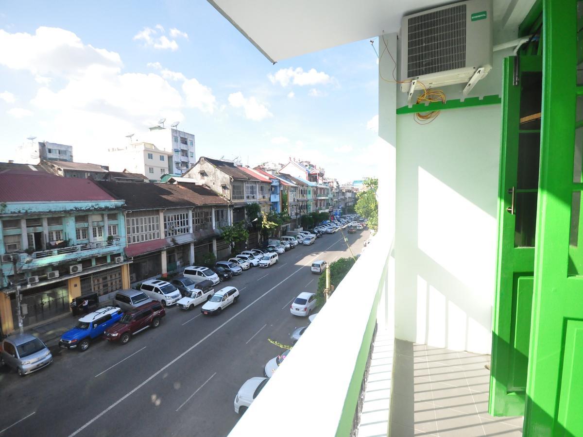 Hostel Latha Янгон Екстер'єр фото