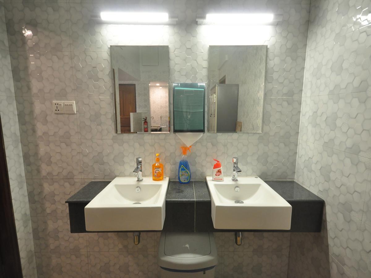 Hostel Latha Янгон Екстер'єр фото